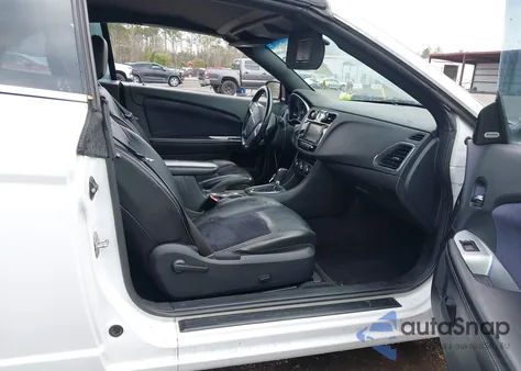 2013 Chrysler 200 S z USA, uszkodzony, nr VIN 1C3BCBGG3DN755574